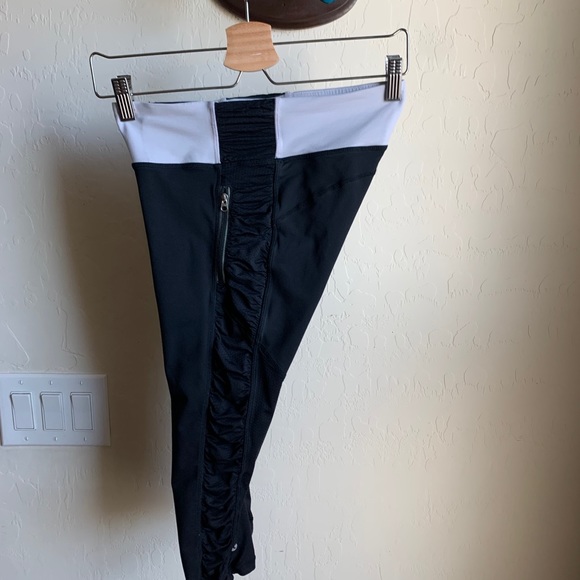 Lululemon leggings - Picture 5 of 6